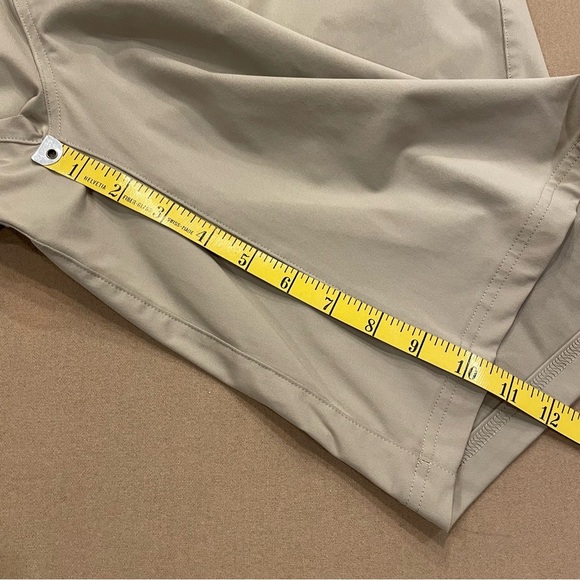 Rhône Men’s Commuter 11” Inseam Khaki Shorts Size 38 - Picture 14 of 14